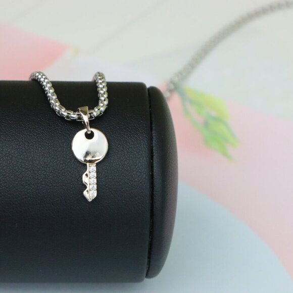 "Stylish Silver Key Design Pendant in Gold Plated Brass, XPPT1630 - Picture 3 of 12